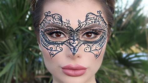 5 Easy Halloween Makeup Ideas You Can Do With Only Eyeliner Glamour