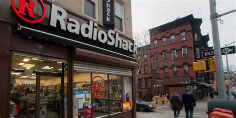RadioShack To Close Up To 1,100 Stores