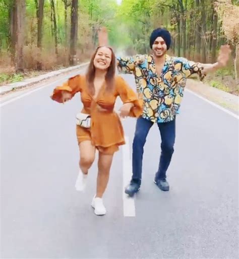 Neha Kakkar And Rohanpreet Singh Prove Their Chemistry Is Just Awesome In These Cute Stills