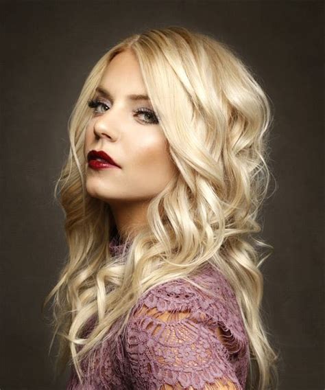Long Wavy Light Blonde Hairstyle