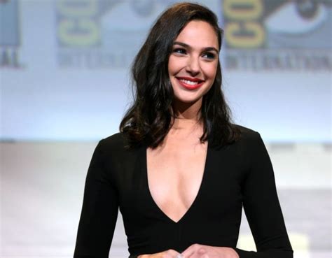 Gal Gadot Faces Criticism Over Social Media Post On Israel Gaza Violence Far Out Magazine