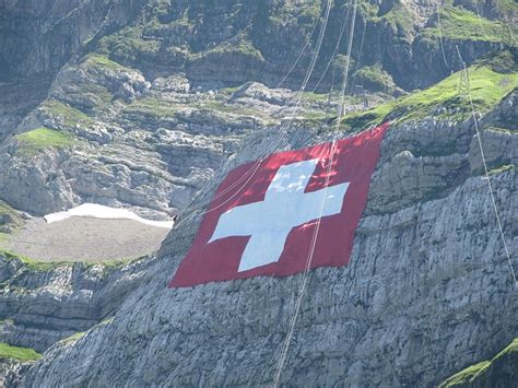 Jetzt stöbern, preise vergleichen und online bestellen! Die Schweiz zeigt Flagge. Der Nationalfeiertag steht vor ...