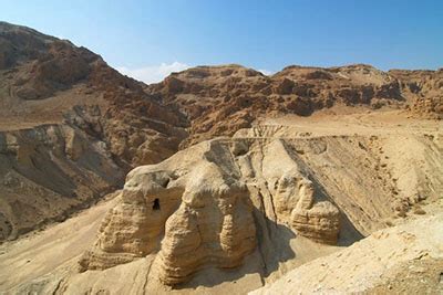Qumran gained its present name to fame when they came across scrolls hidden in caves close to the site in the middle of the 20th century. Conoscere i Vangeli | L'Archetipo