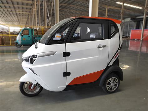 China Eec L2e 1500w 3 Wheel Enclosed Electric Cabin Scooter China