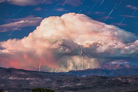 Ridiculously Awesome Photo And Time Lapse Of A Stormcloud At Twilight