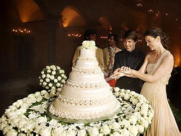 He sends me a cake every christmas. Celebrity Wedding Cake Inspiration! - Arabia Weddings