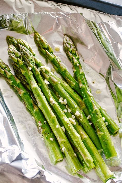 Cheesy Grilled Asparagus in Foil Packs - Cheesy ...