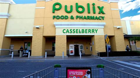 Shopping At Publix Super Market At Casselberry Commons In Casselberry