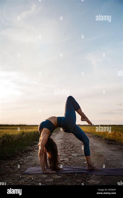 Women Bending Over Hi Res Stock Photography And Images Alamy