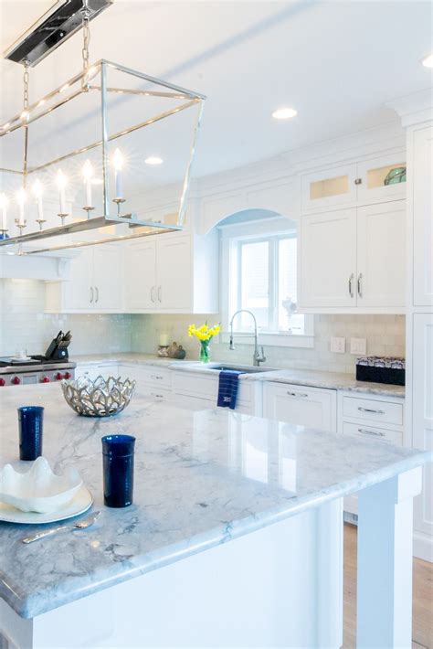 Distance between countertop and upper cabinets: White Fantasy Quartzite Countertops Cabinets Backsplash in 2020 | Quartzite countertops, White ...