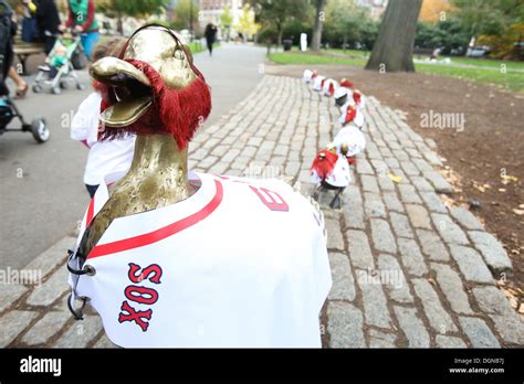 Boston Massachusetts Usa 23rd Oct 2013 The Famed Make Way For Ducklings Statue In The