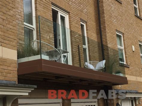 Channel System Infinity Glass Balustrade On A Cantilevered Balcony