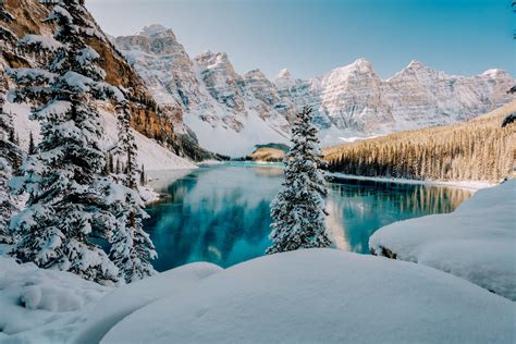 Oc Snowtober At Moraine Lake Banff National Park 2048x1306