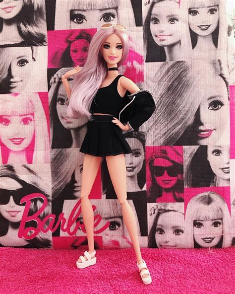 pin de olga vasilevskay en barbie fashionistas Сolor hair muñecas de moda ropa para barbie