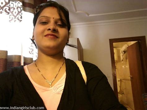Indian Bhabhi Sensual Juicy Big Breast Indian Girls Club