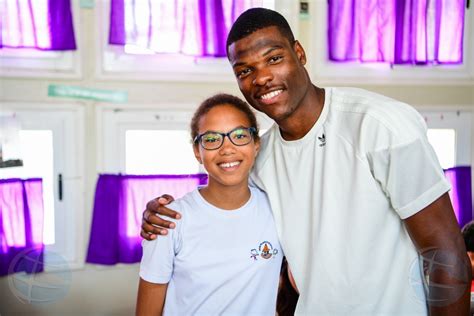 Denzel dumfries fifa 21 career mode. NoticiaCla - Futbolista Denzel Dumfries a bishita su scol ...