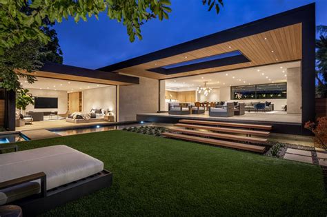 This Modern California House Creates An Indoor Outdoor Lifestyle With