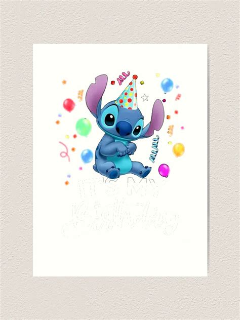 Lámina artística Feliz cumpleaños es Stitch y Lilo de trangnguyenvn Redbubble