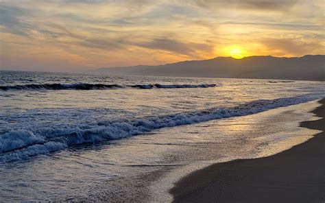 Download Wallpaper 3840x2400 Beach Sea Waves Sunset Landscape 4k