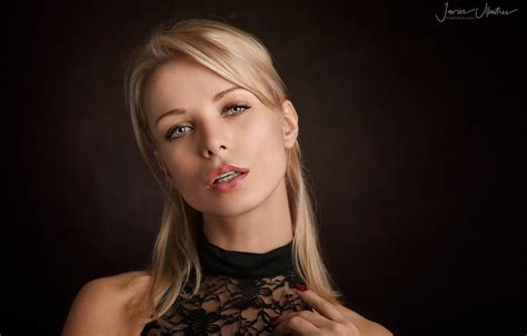 Обои взгляд фон модель портрет макияж прическа блондинка красотка Ekaterina Enokaeva