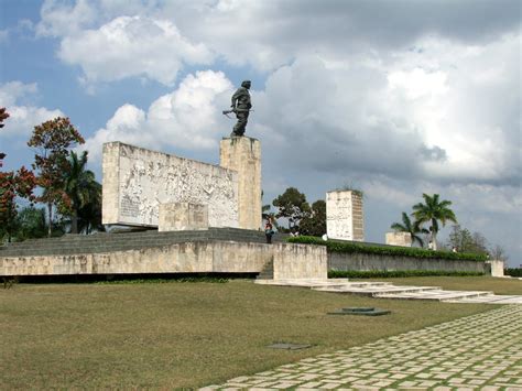 Santa clara is a midsized town in central cuba. Colour photograph showing the memorial in Plaza de la ...