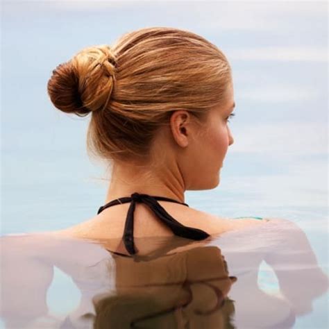 7 Awkward Summer Beauty Woes Solved Pool Hairstyles Swimming