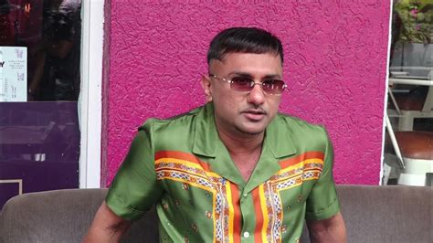 Yo Yo Honey Singh Spotted To Promote His New Song Naagan From His Latest Album Honey 3 0 Youtube