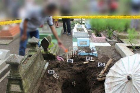 Bikin Merinding Makam Satu Keluarga Dibongkar Mata Mayat Melotot