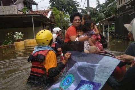 Mahasiswa UBSI Tanggap Bantu Korban Banjir Jakarta Republika Online
