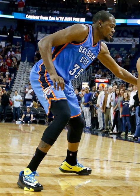 Solewatch Kevin Durant Is Back On The Court In The Nike Kd 6 Sole