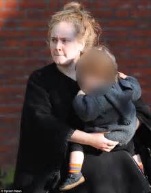 Adele Takes Son Angelo To The Chelsea Farmers Market Daily Mail Online