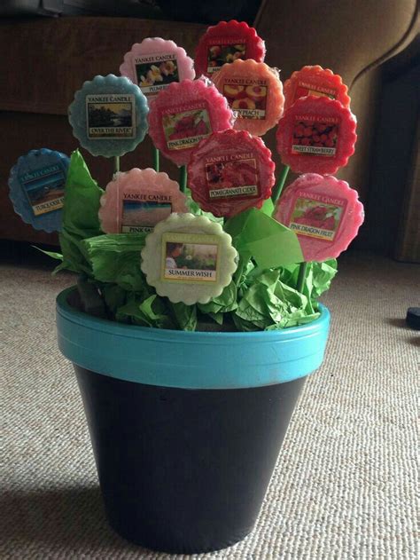 Good gifts for mothers day diy. Cute idea! Tea light candle flower arrangement | Diy ...