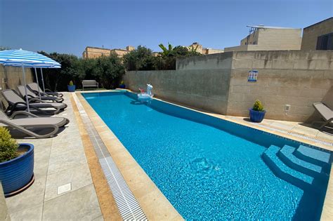 A Spacious Fully Air-Conditioned Accommodation With Nice Outdoor Area