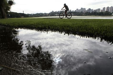 A tarde de ontem foi de céu aberto em curitiba. Temperatura em Curitiba e litoral cai no fim de semana