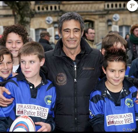 Gérard Lanvin Et Olivier Marchal Entourés D Enfants Pour L Amour Du Rugby Purepeople