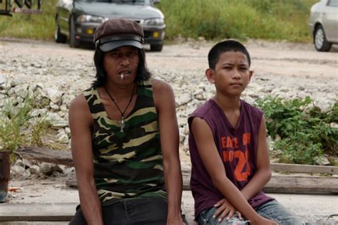 Bu yabancıların arasında da endonezyalı bir işçi ve ablası da bulunmaktadır. Crossroads: One Two Jaga | New Movies on Netflix December ...