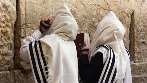 The Tallit: Spiritual Significance | My Jewish Learning