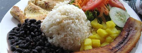 The costa rican food has a large variety of traditional dishes, many of them based on all the different heritages and descendants that have migrated to our country since the ruling of the spanish in the 16th century. Costa Rica Food: The Typical "Casado", Traditional Dishes ...