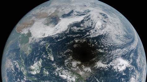 Watch Shadow Of The Moon Crosses Earth During Solar Eclipse Knau