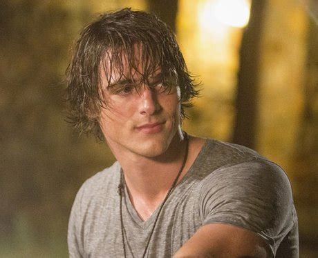 A kissing booth alternate universe: How old is Noah from The Kissing Booth? - Jacob Elordi ...