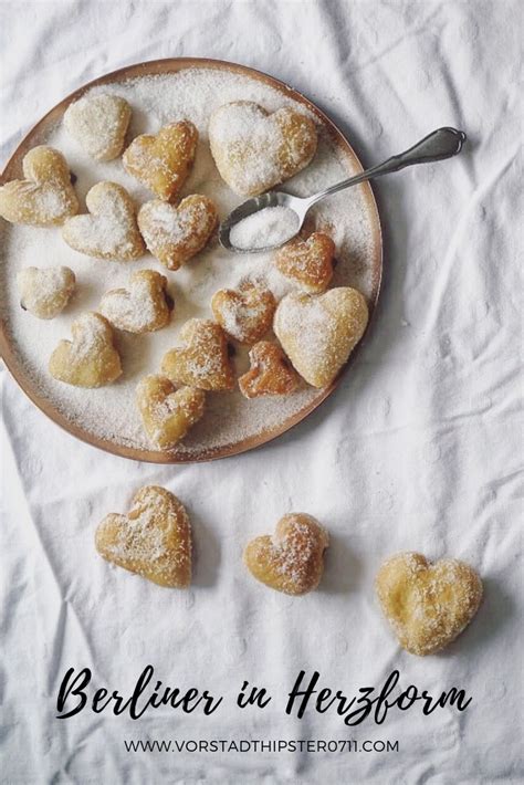 Viele von euch denken nun wahrscheinlich, dass das herz in der mitte des kuchens nach dem backen trocken wird, dass ist aber nicht der fall. Tipps für den Valentinstag ~ Berliner in Herzform ...