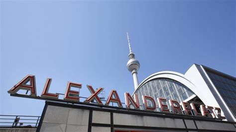 Verdächtiges Gepäck Am Alexanderplatz Einsatz Beendet Bz Berlin