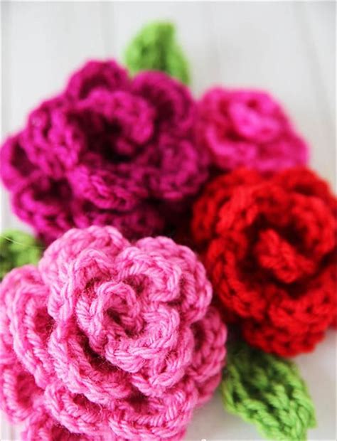 Unlike real flowers, these cuties will last they are fun to knit. 22 Easy Crochet Flowers For Beginners | Diy crochet ...