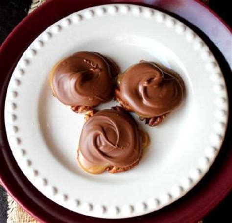 Chocolate Caramel And Pecan Turtle Clusters Will Make You Swoon