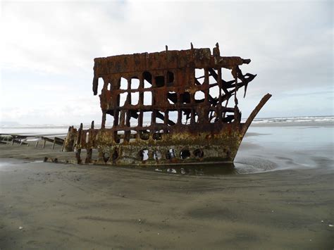 The Wreck Of The Peter Iredale Shipwreck Peter Iredale Shipwreck