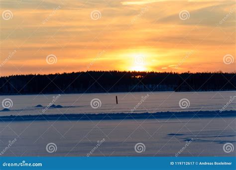 Skandinavien Winter Sunset Frozen Lake Stock Image Image Of Tree