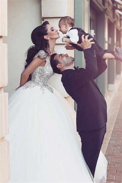 51 Must Have Family Wedding Photos | Wedding picture poses, Wedding ...