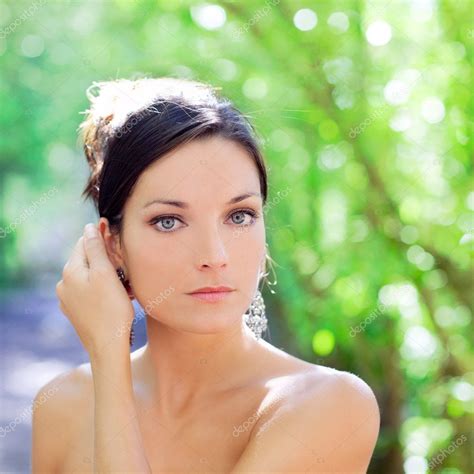 Beautiful Blue Eyes Woman Outdoor Park — Stock Photo © Lunamarina 7471079