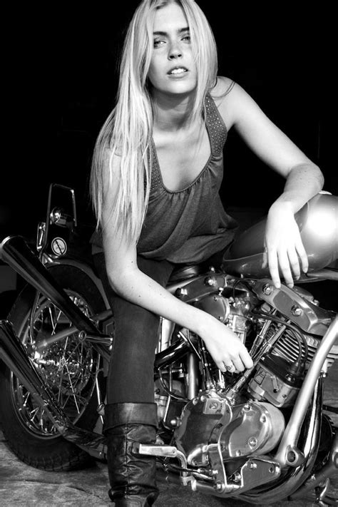 Pin By Sergo On Girls And Motorcycles Biker Girl Motorcycle Girl