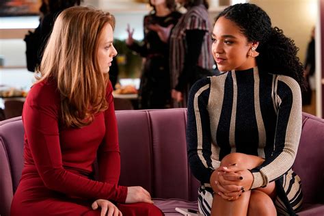 ‘the Bold Type Star Aisha Dee Calls Out The Shows Lack Of Diversity Behind The Scenes Glamour